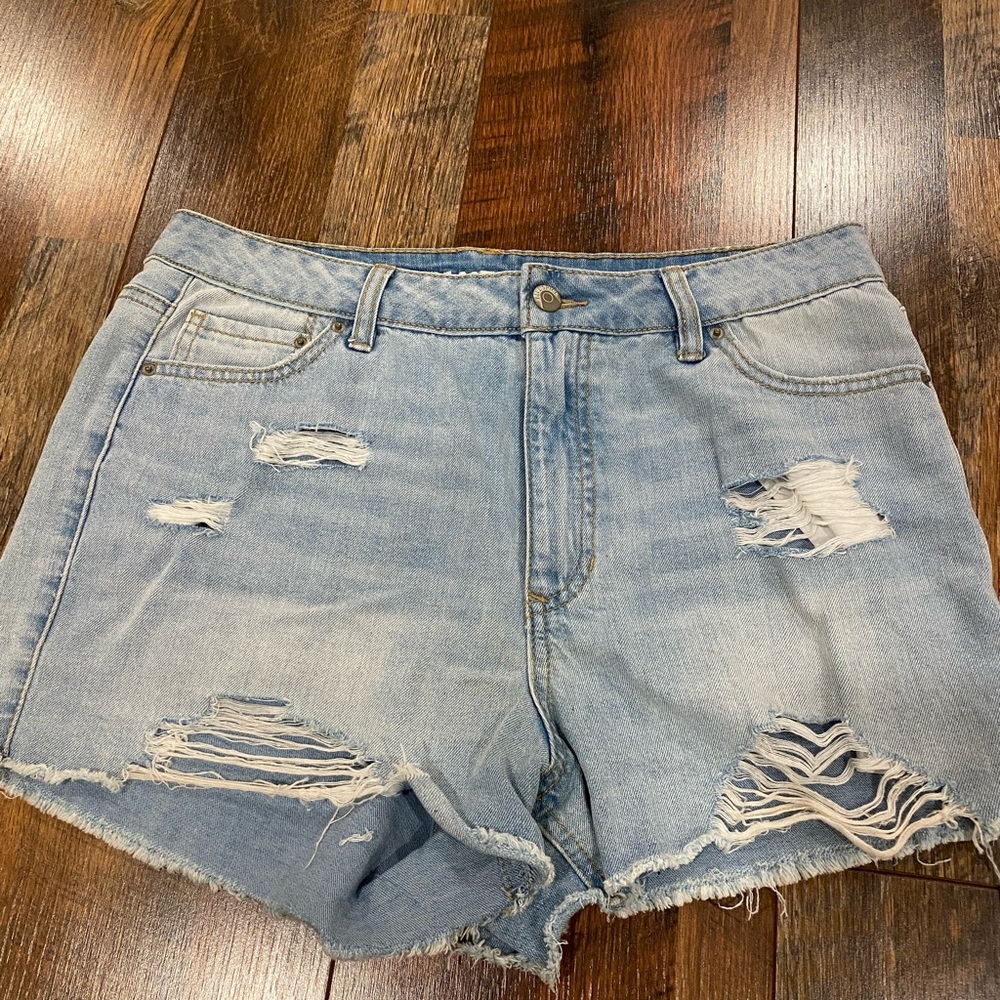 Blue spice juniors size 11 Distressed Light Blue Denim Shorts